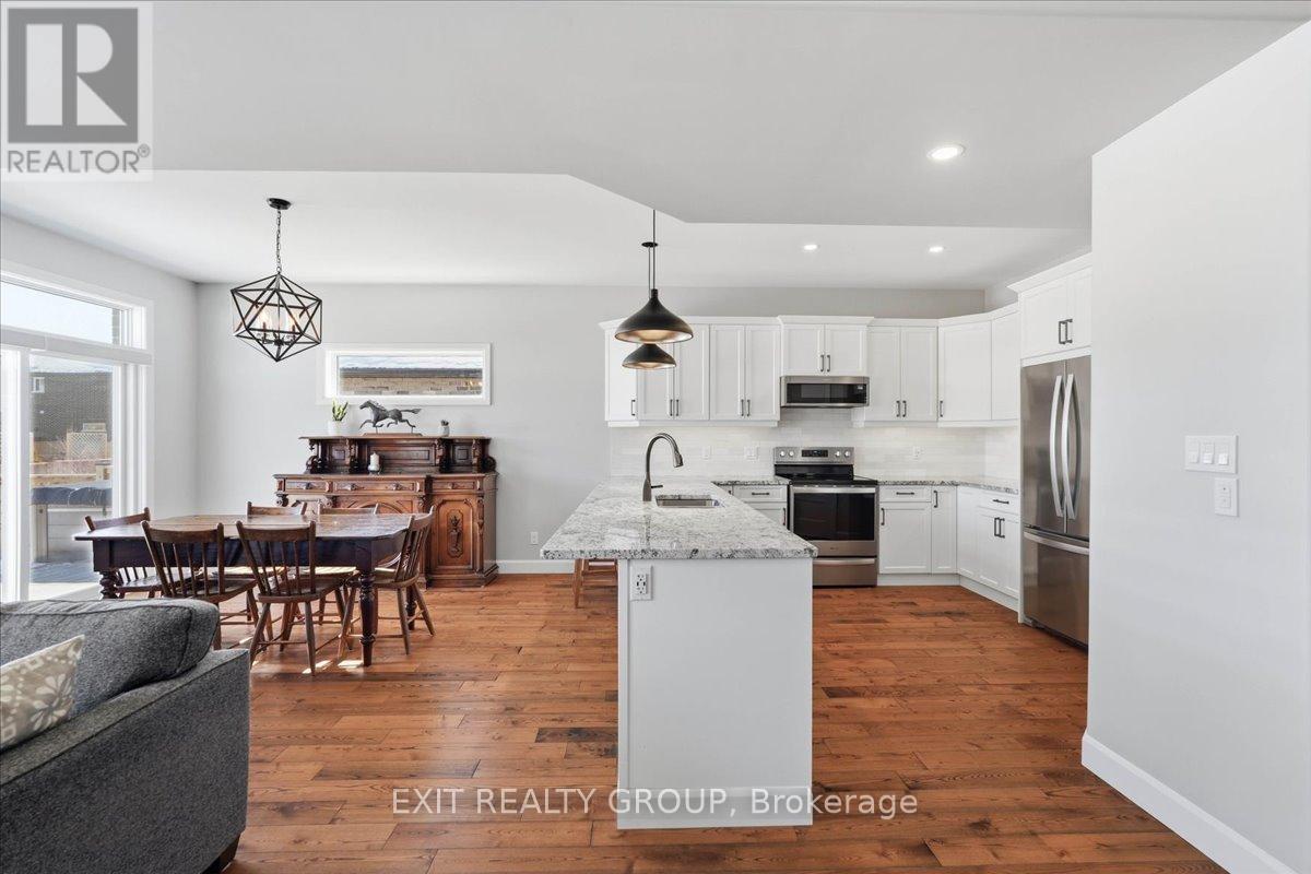 106 Ledgerock Court, Quinte West (Sidney Ward), Ontario  K8R 0A1 - Photo 12 - X12844416