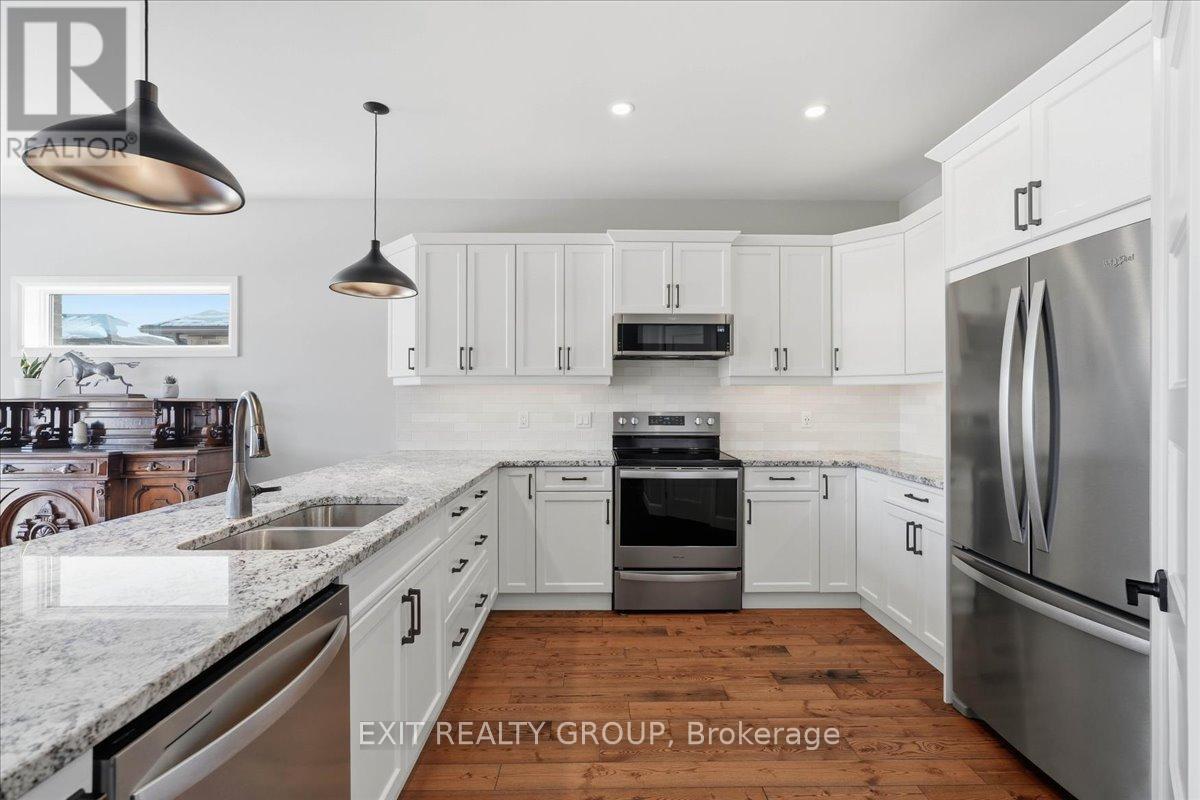 106 Ledgerock Court, Quinte West (Sidney Ward), Ontario  K8R 0A1 - Photo 14 - X12844416