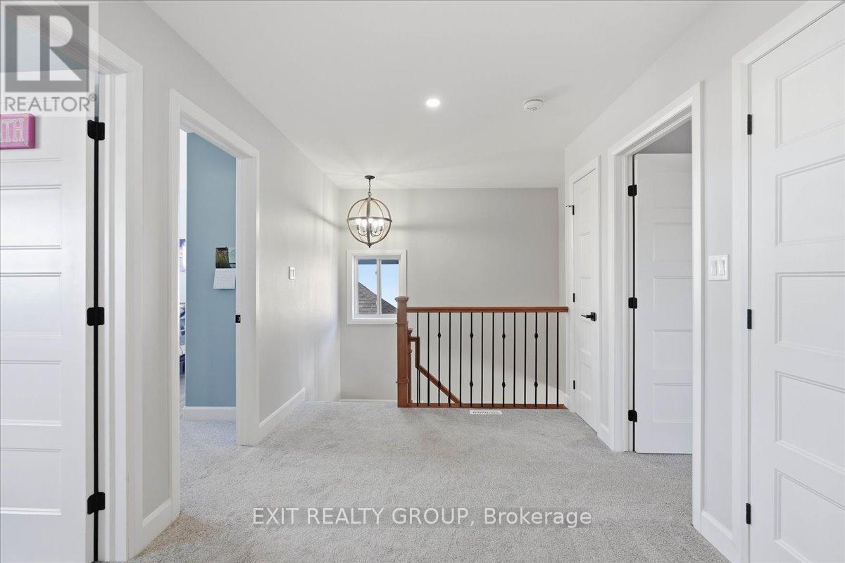 106 Ledgerock Court, Quinte West (Sidney Ward), Ontario  K8R 0A1 - Photo 24 - X12844416