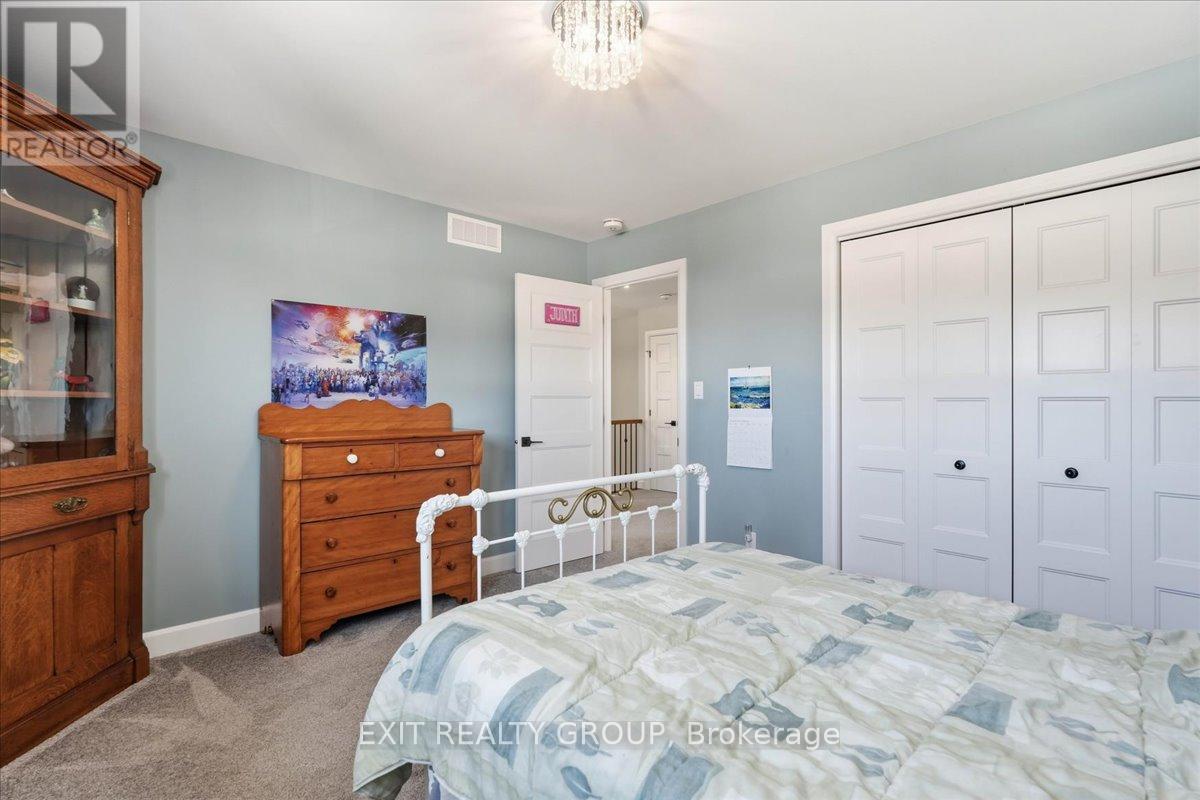 106 Ledgerock Court, Quinte West (Sidney Ward), Ontario  K8R 0A1 - Photo 28 - X12844416