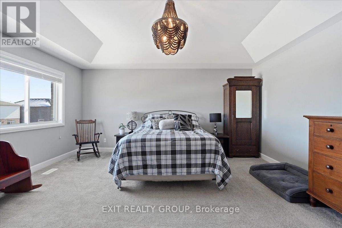 106 Ledgerock Court, Quinte West (Sidney Ward), Ontario  K8R 0A1 - Photo 32 - X12844416