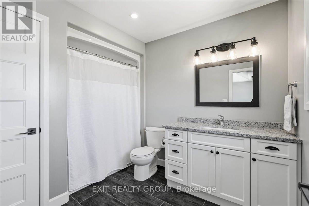 106 Ledgerock Court, Quinte West (Sidney Ward), Ontario  K8R 0A1 - Photo 33 - X12844416