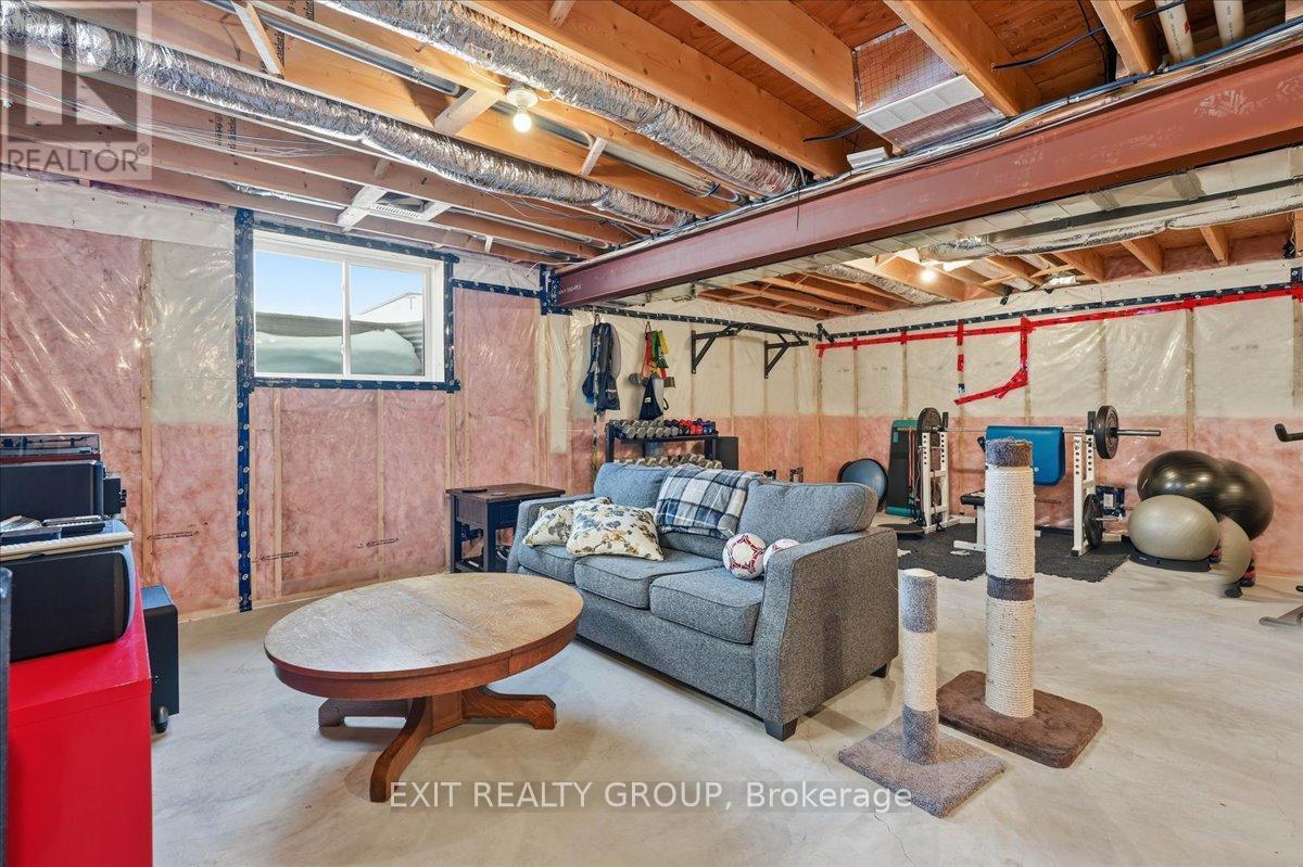 106 Ledgerock Court, Quinte West (Sidney Ward), Ontario  K8R 0A1 - Photo 34 - X12844416