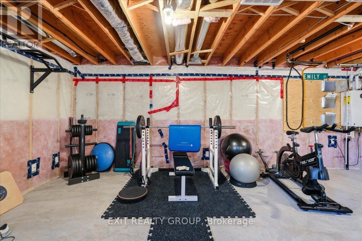 106 Ledgerock Court, Quinte West (Sidney Ward), Ontario  K8R 0A1 - Photo 35 - X12844416