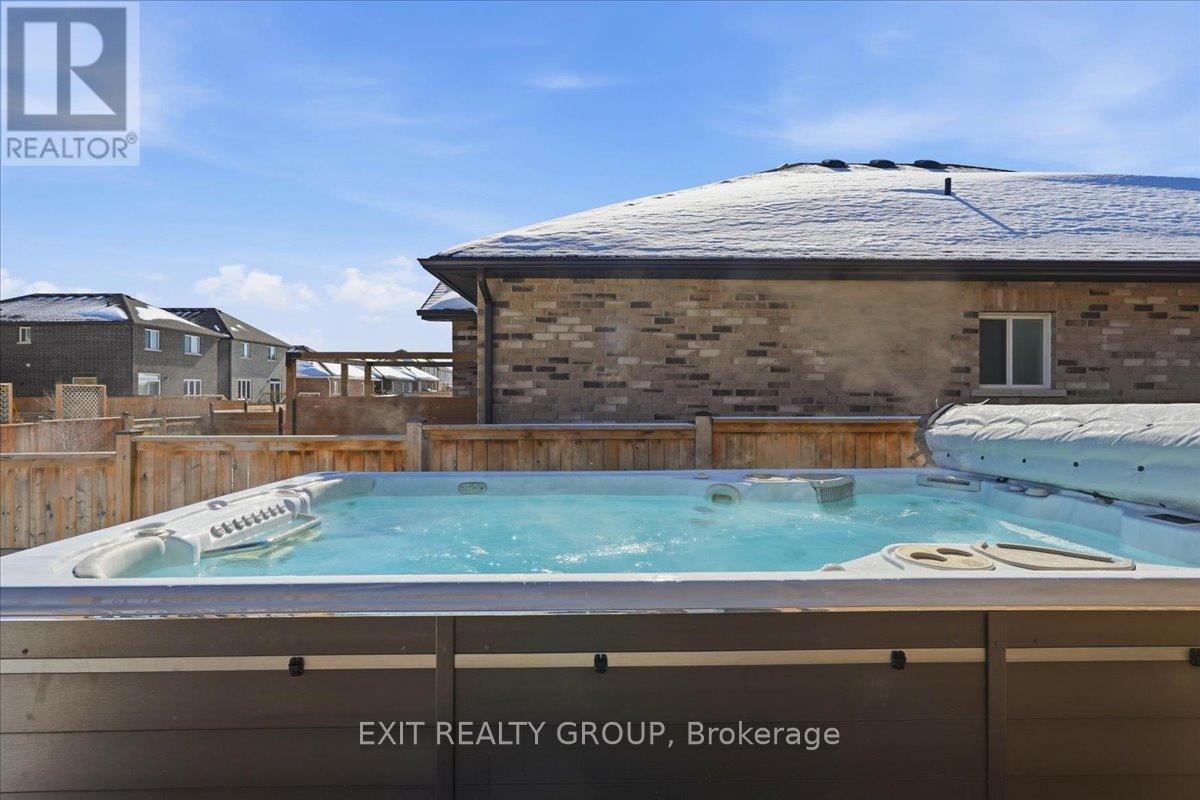 106 Ledgerock Court, Quinte West (Sidney Ward), Ontario  K8R 0A1 - Photo 39 - X12844416