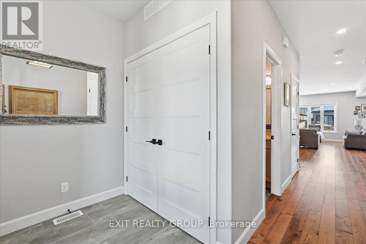 106 Ledgerock Court, Quinte West (Sidney Ward), Ontario  K8R 0A1 - Photo 7 - X12844416