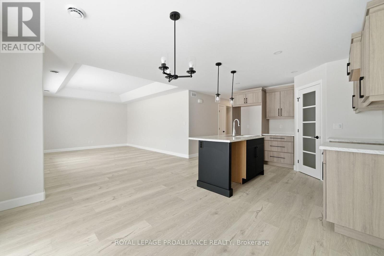 87 Hastings Park Drive, Belleville (Belleville Ward), Ontario  K8P 0J1 - Photo 10 - X12844422