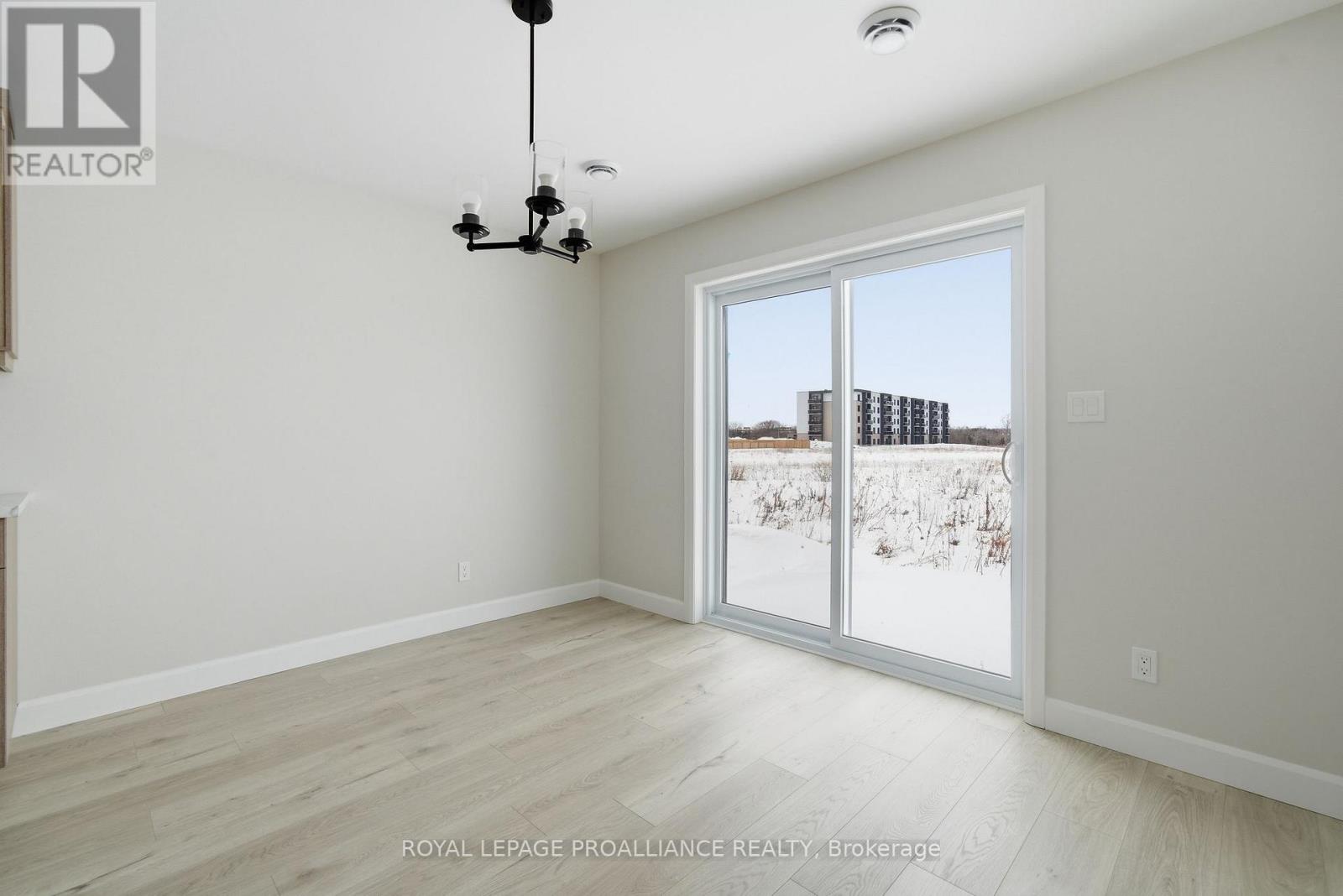 87 Hastings Park Drive, Belleville (Belleville Ward), Ontario  K8P 0J1 - Photo 12 - X12844422