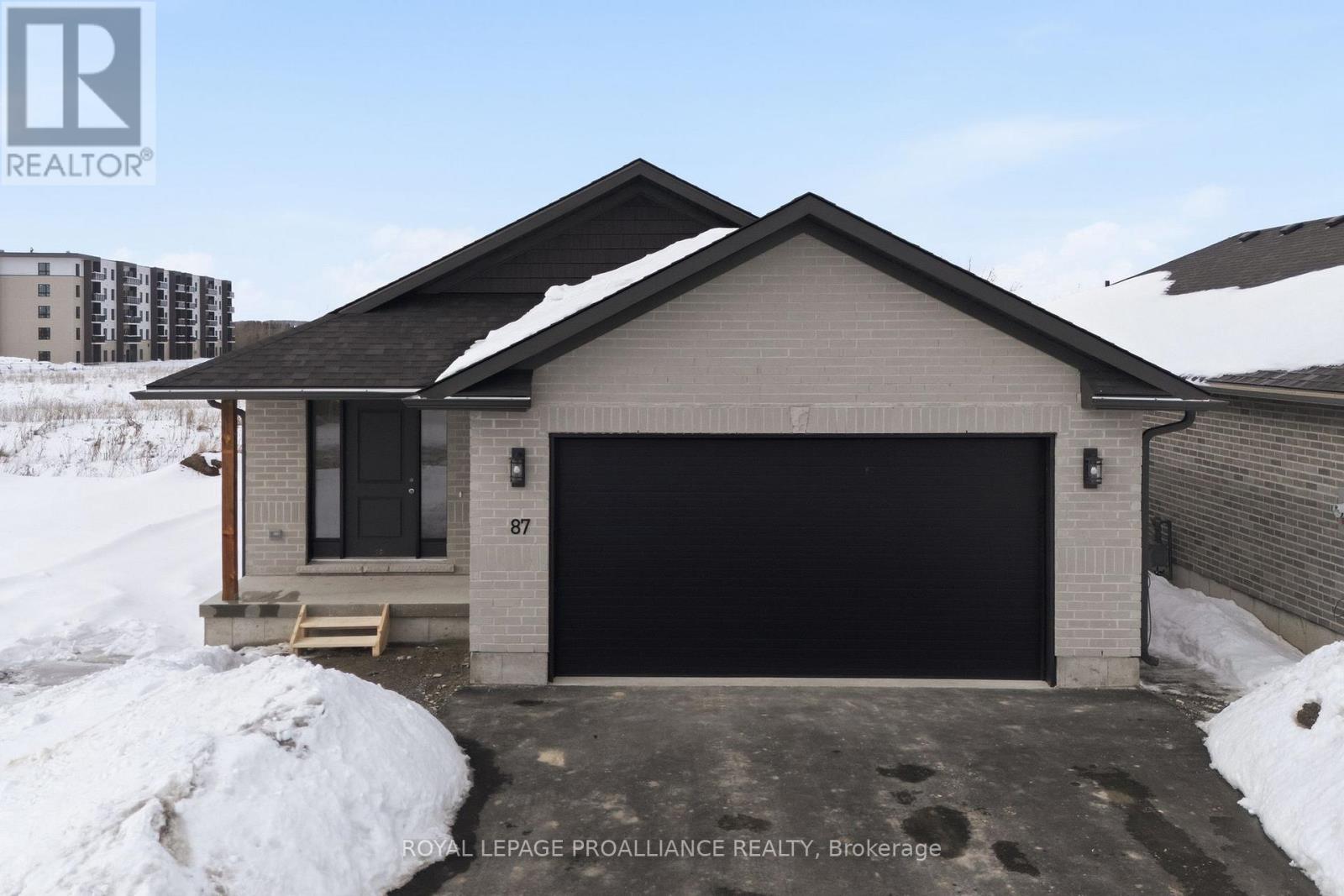 87 Hastings Park Drive, Belleville (Belleville Ward), Ontario  K8P 0J1 - Photo 3 - X12844422