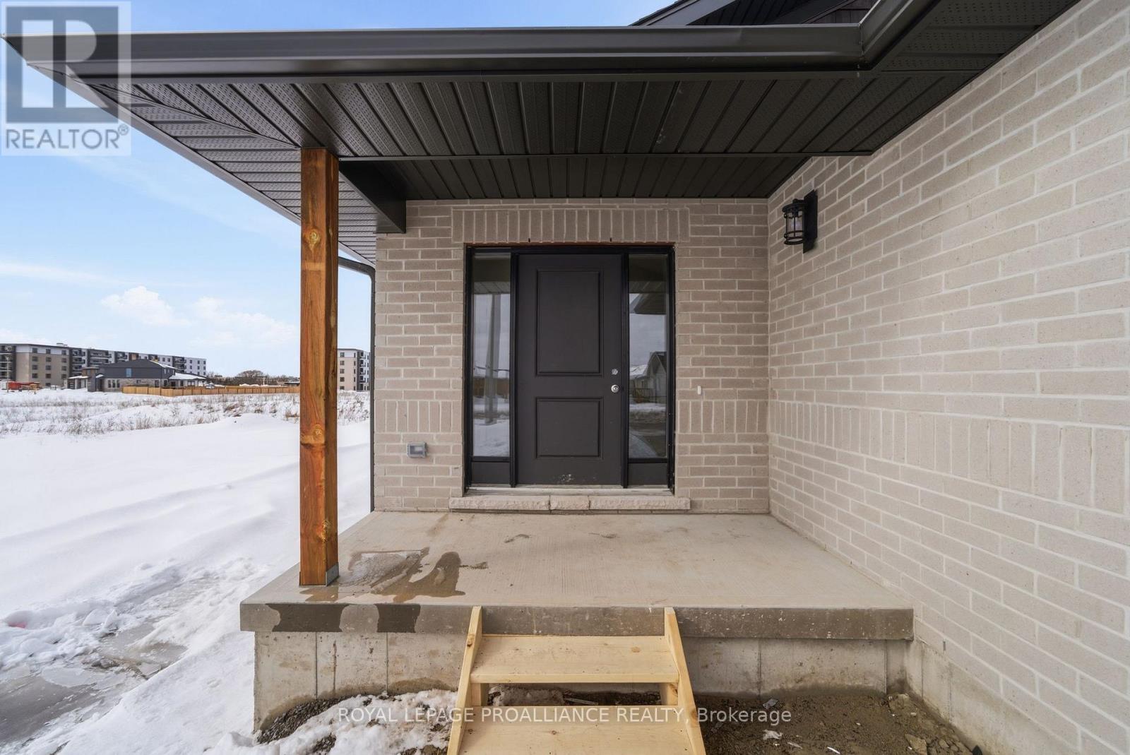 87 Hastings Park Drive, Belleville (Belleville Ward), Ontario  K8P 0J1 - Photo 4 - X12844422