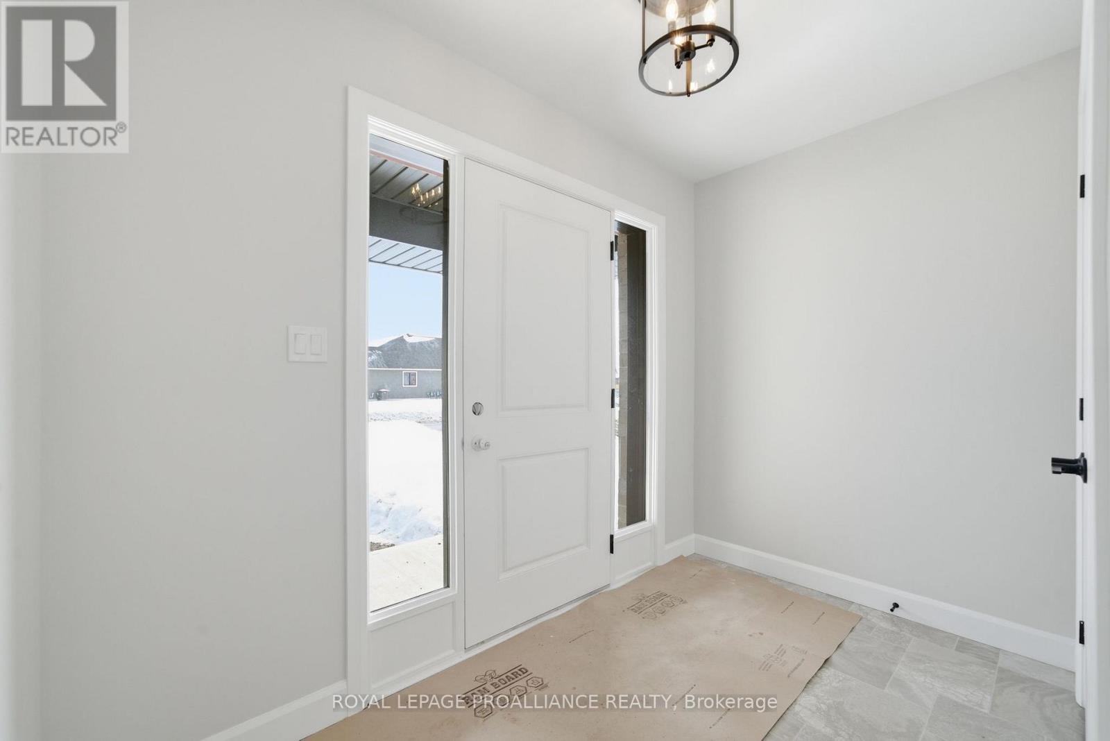 87 Hastings Park Drive, Belleville (Belleville Ward), Ontario  K8P 0J1 - Photo 5 - X12844422