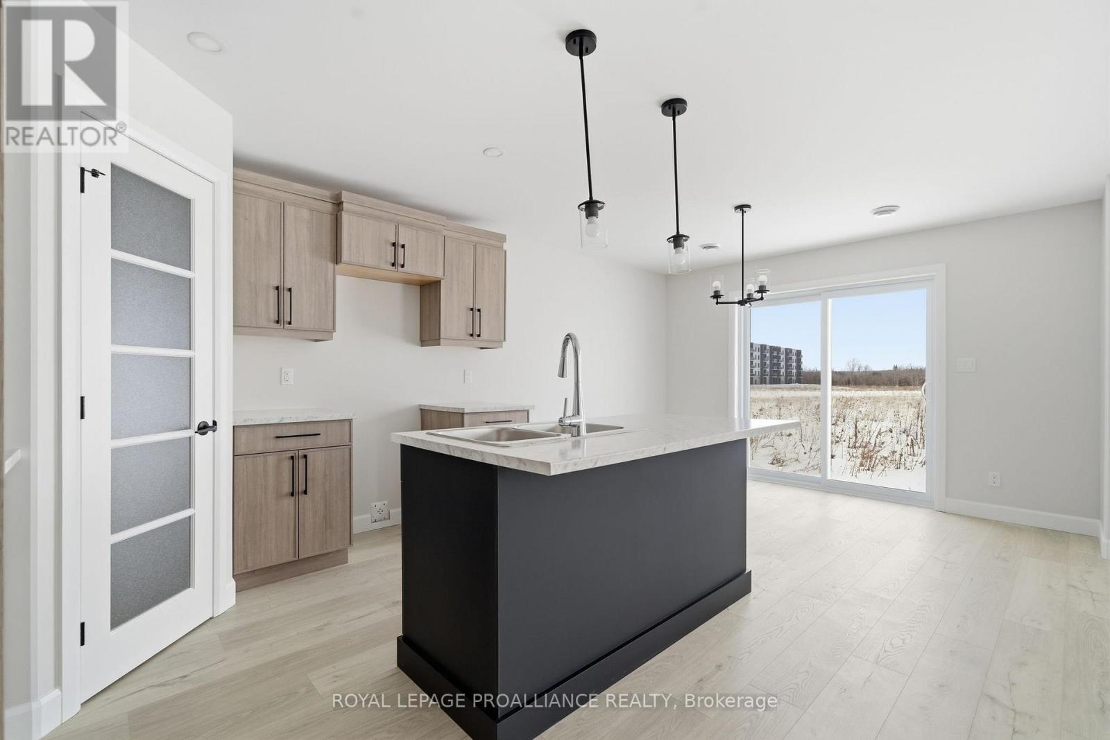 87 Hastings Park Drive, Belleville (Belleville Ward), Ontario  K8P 0J1 - Photo 6 - X12844422