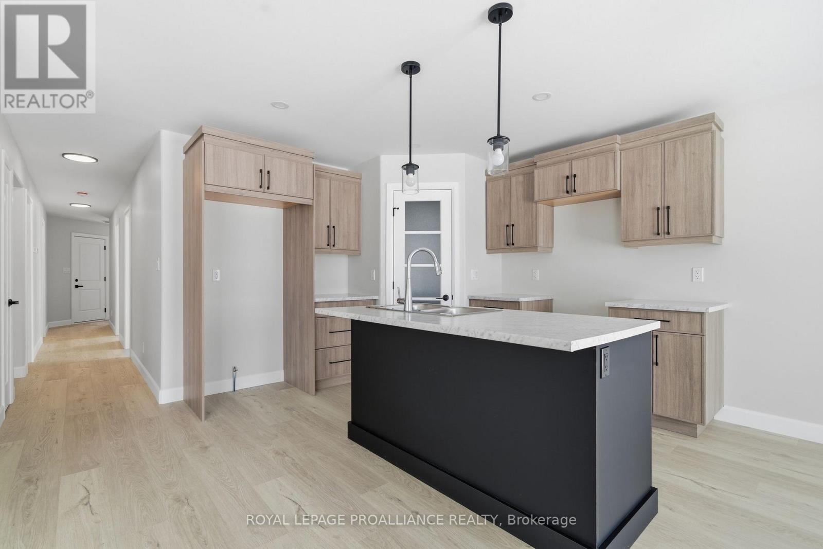 87 Hastings Park Drive, Belleville (Belleville Ward), Ontario  K8P 0J1 - Photo 8 - X12844422