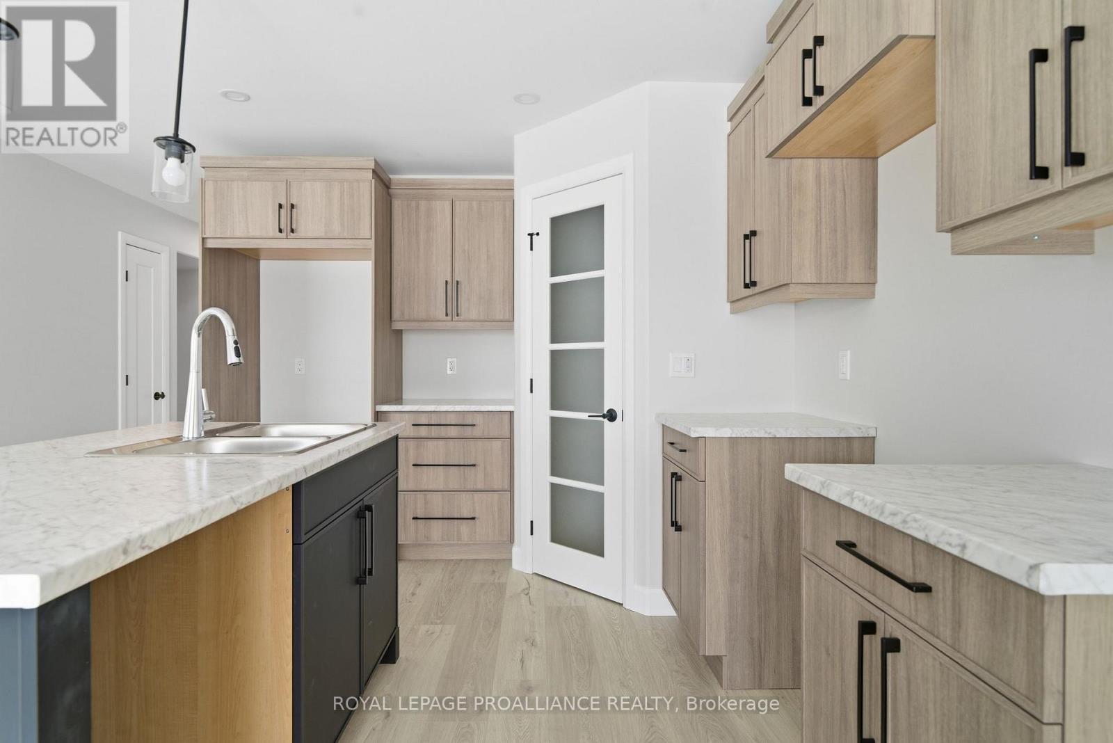 87 Hastings Park Drive, Belleville (Belleville Ward), Ontario  K8P 0J1 - Photo 9 - X12844422