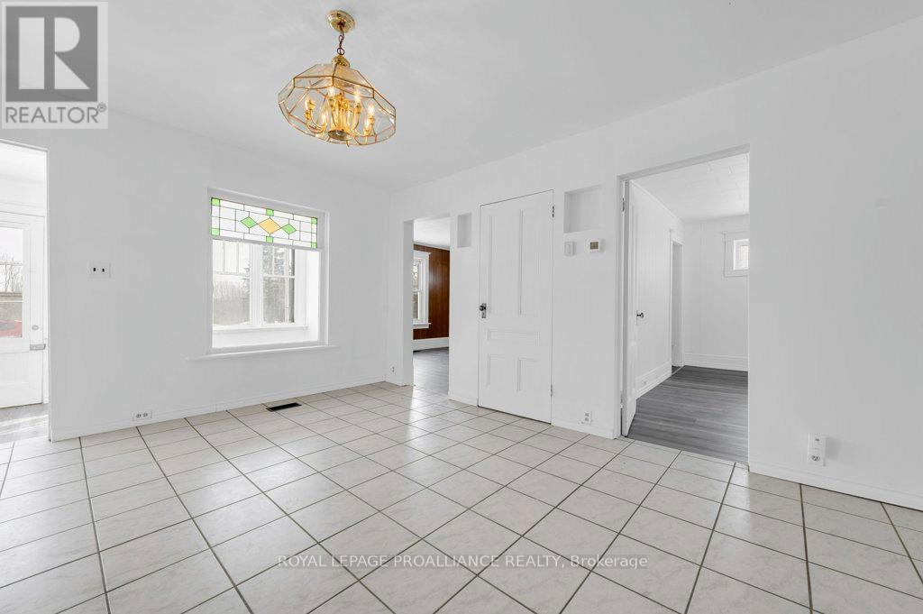 1172 Salem Road, Prince Edward County (Ameliasburg Ward), Ontario  K0K 1T0 - Photo 10 - X12844460