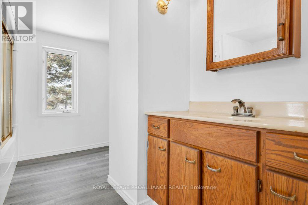 1172 Salem Road, Prince Edward County (Ameliasburg Ward), Ontario  K0K 1T0 - Photo 15 - X12844460