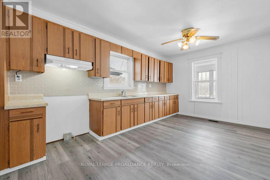 1172 Salem Road, Prince Edward County (Ameliasburg Ward), Ontario  K0K 1T0 - Photo 16 - X12844460