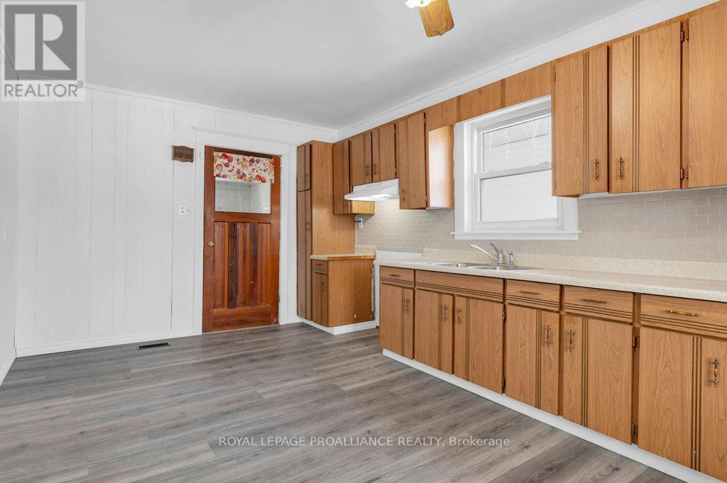 1172 Salem Road, Prince Edward County (Ameliasburg Ward), Ontario  K0K 1T0 - Photo 18 - X12844460