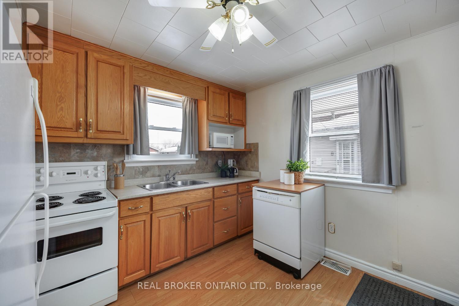 10 Elizabeth Avenue, Quinte West, Ontario  K8V 2P9 - Photo 11 - X12844510