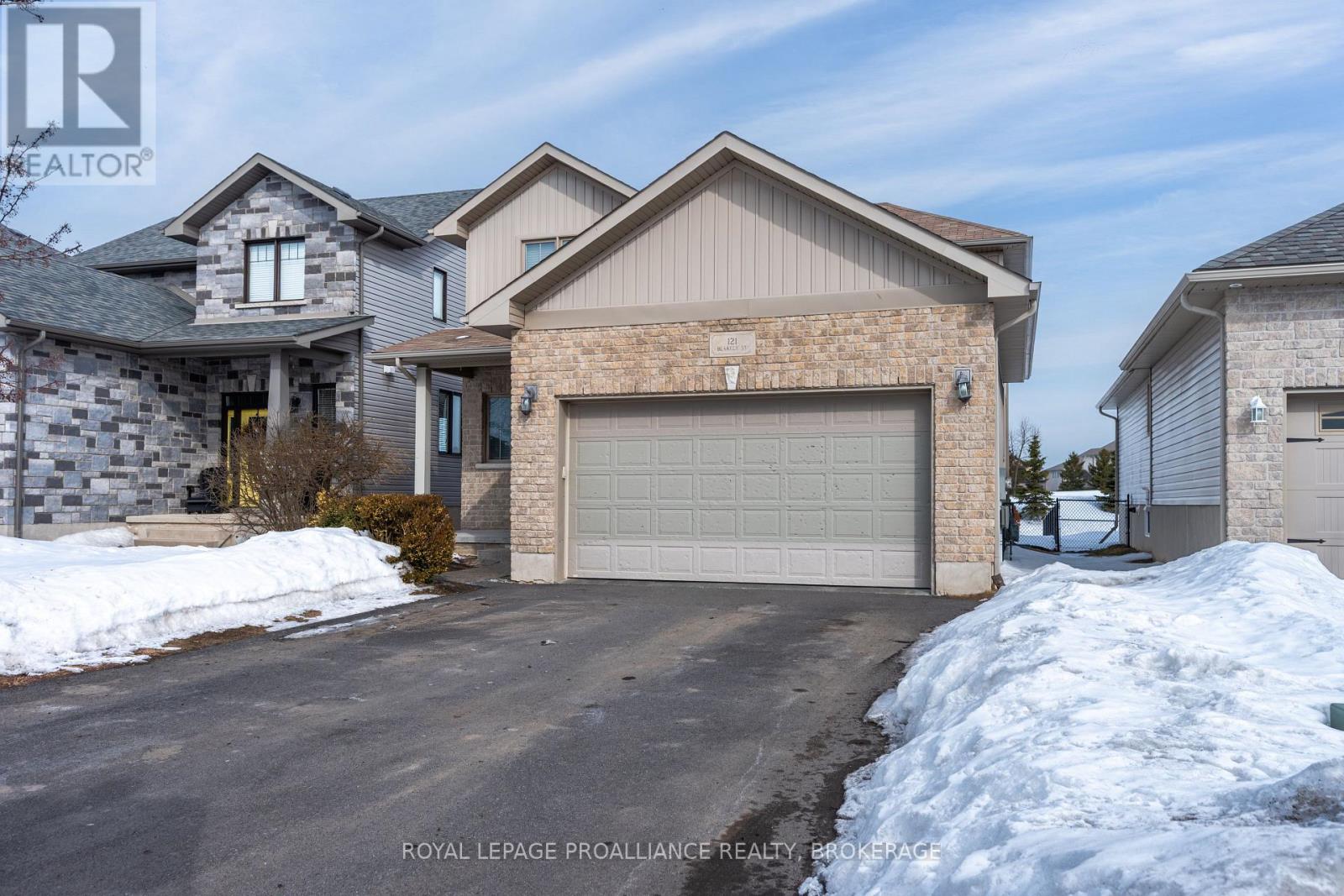 121 Blakely Street, Loyalist (Amherstview), Ontario  K7N 0A3 - Photo 2 - X12844438