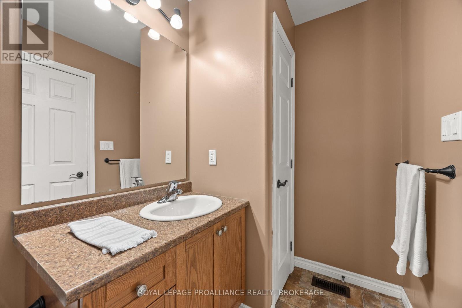 121 Blakely Street, Loyalist (Amherstview), Ontario  K7N 0A3 - Photo 25 - X12844438