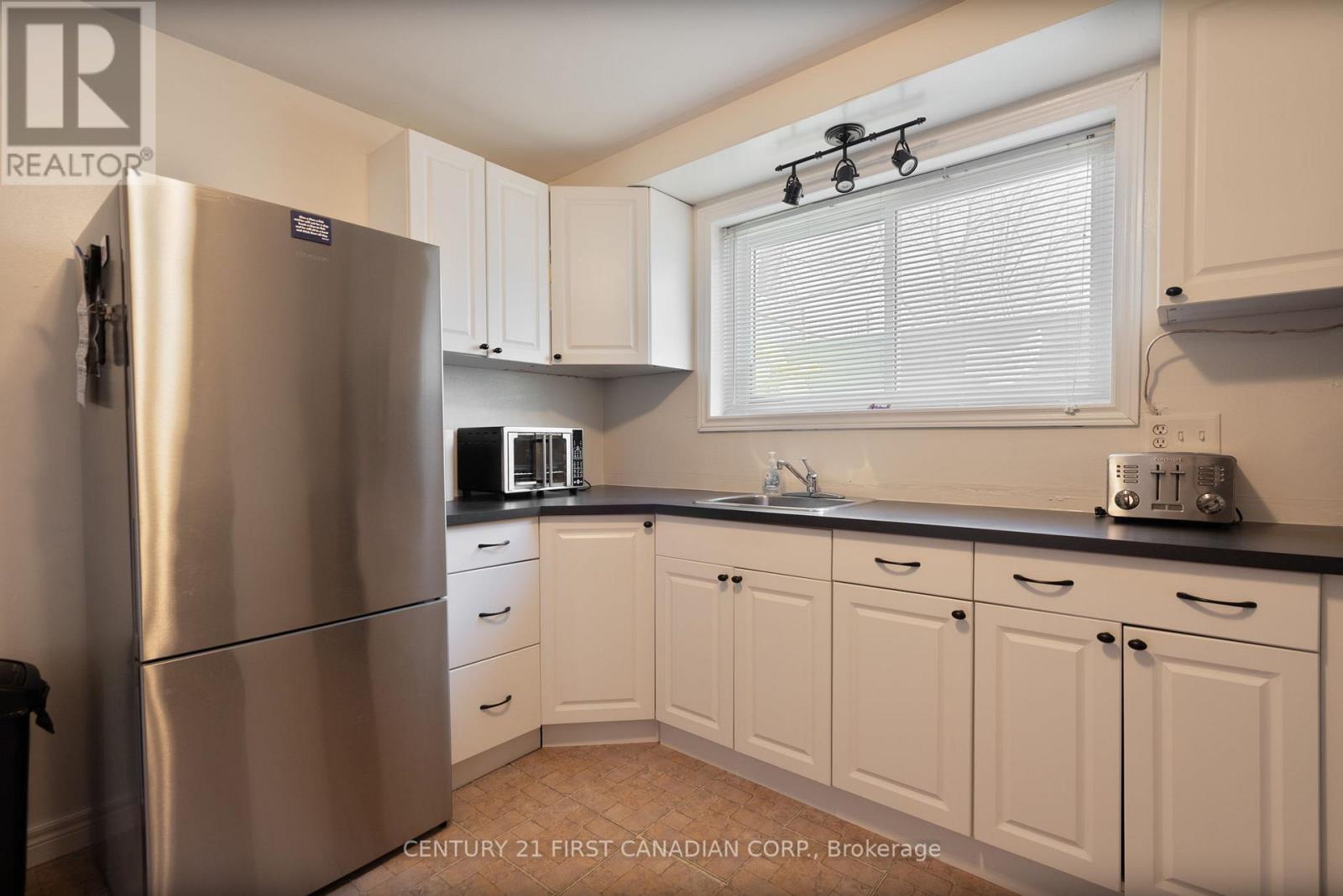 332 Base Line Road W, London South, Ontario  N6J 1W1 - Photo 18 - X12844570