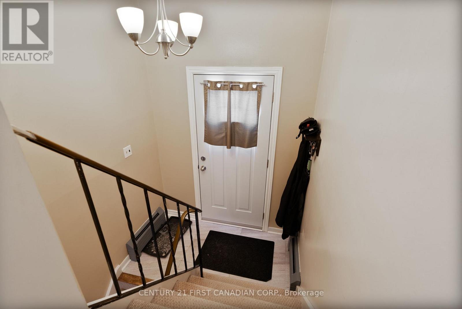 332 Base Line Road W, London South, Ontario  N6J 1W1 - Photo 4 - X12844570