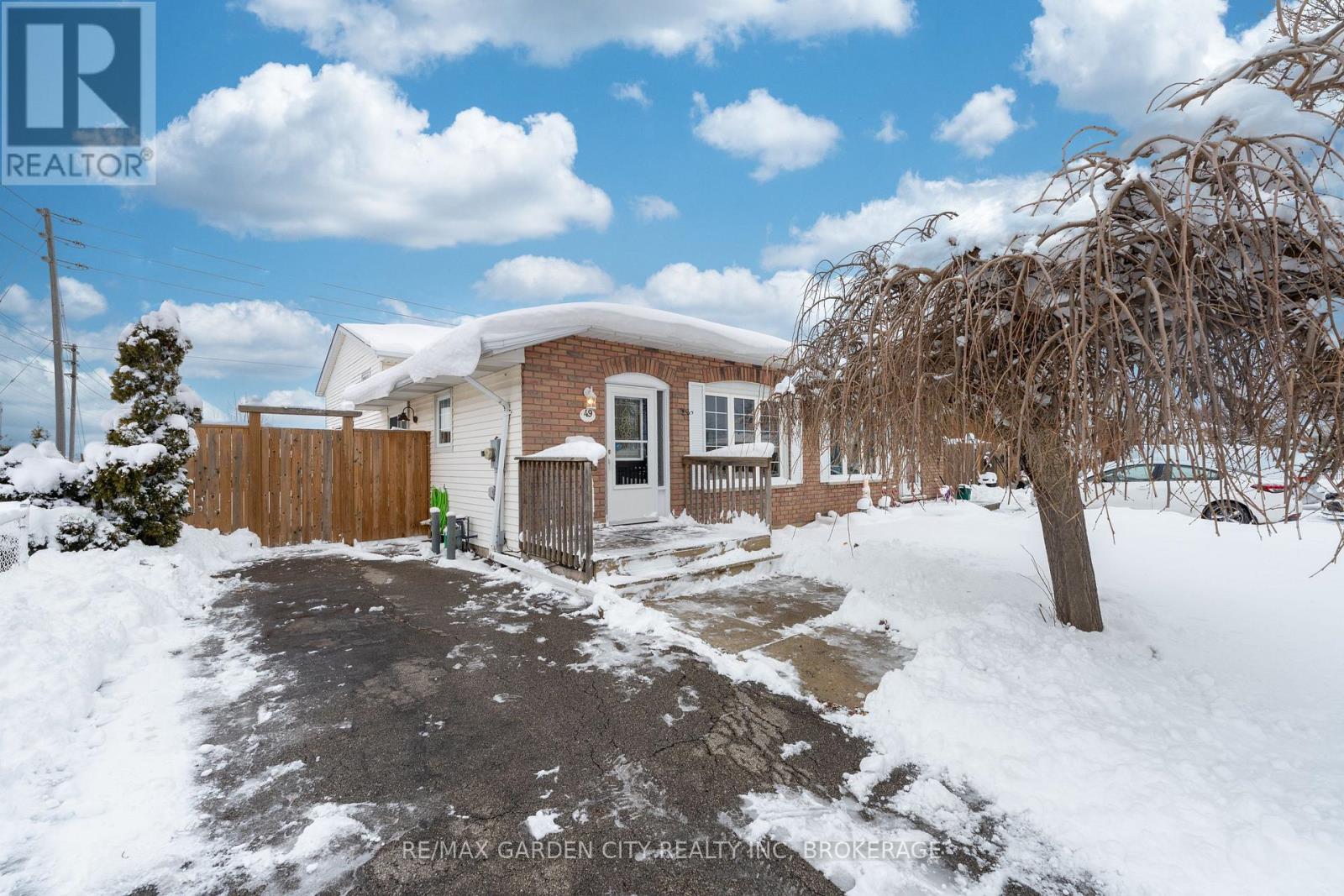 49 Autumn Place, St. Catharines, Ontario  L2P 3W6 - Photo 2 - X12713212