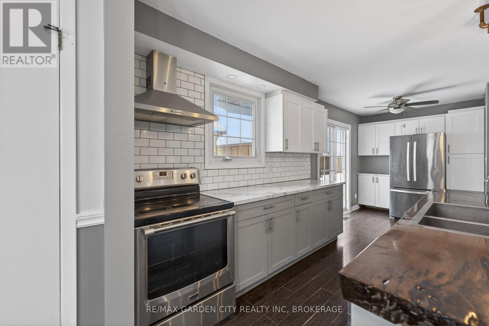 49 Autumn Place, St. Catharines, Ontario  L2P 3W6 - Photo 4 - X12713212