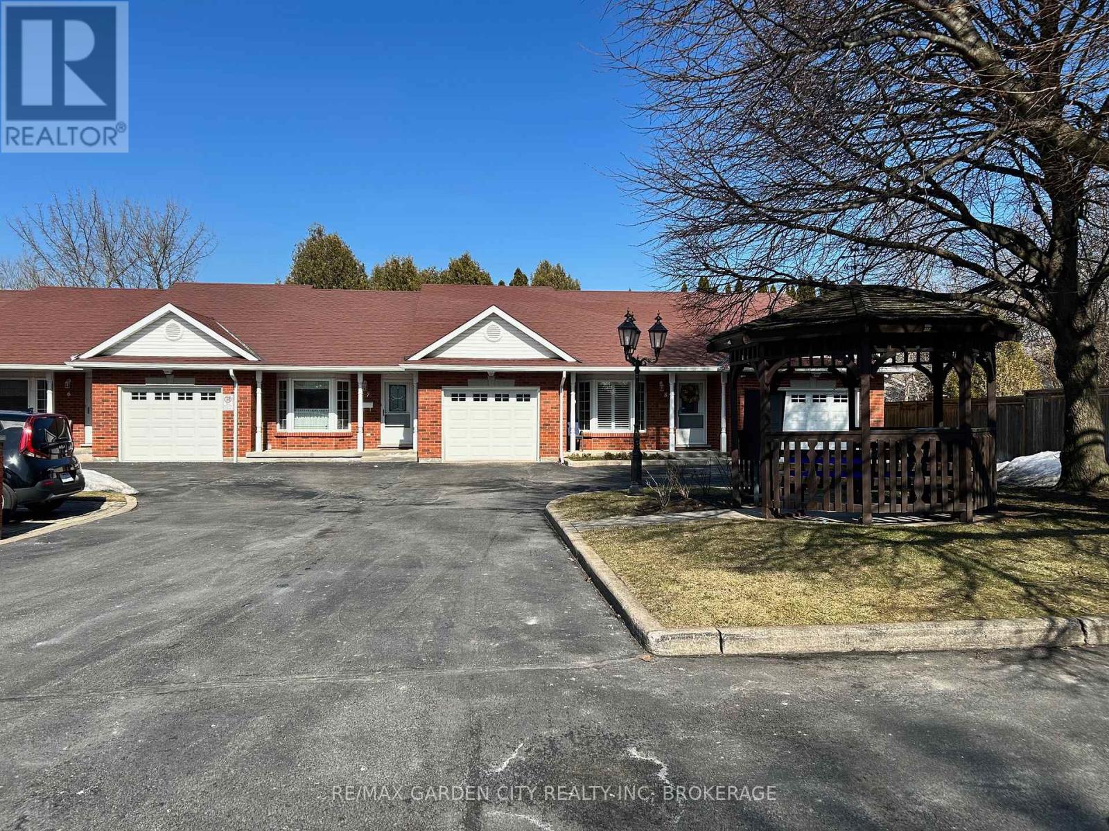 7 - 259 Scott Street, St. Catharines, Ontario  L2N 1H9 - Photo 2 - X12771812