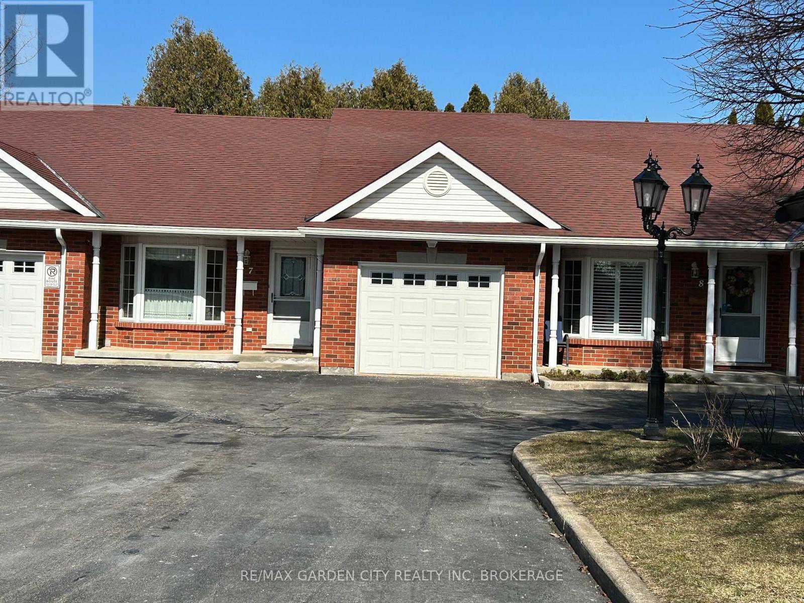 7 - 259 Scott Street, St. Catharines, Ontario  L2N 1H9 - Photo 4 - X12771812