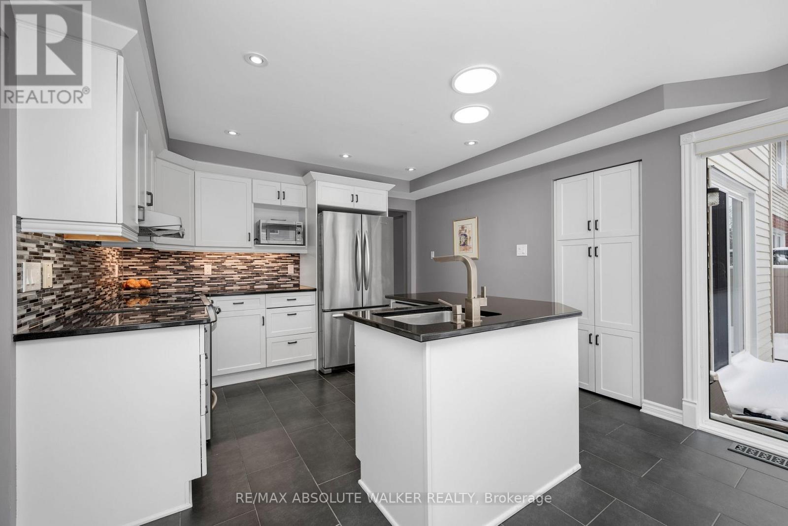 944 Raftsman Lane, Ottawa, Ontario  K1C 2V8 - Photo 13 - X12844318