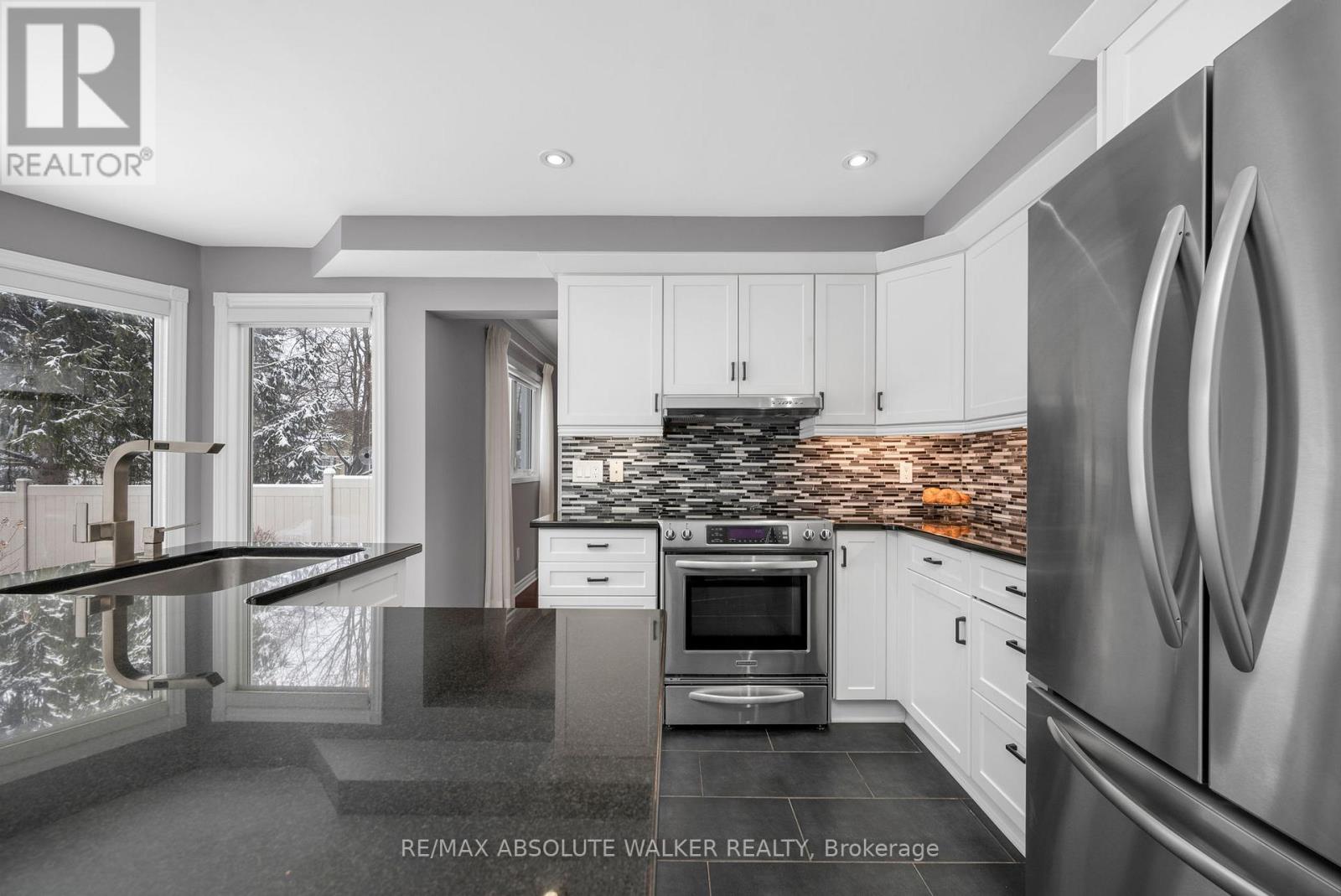 944 Raftsman Lane, Ottawa, Ontario  K1C 2V8 - Photo 15 - X12844318