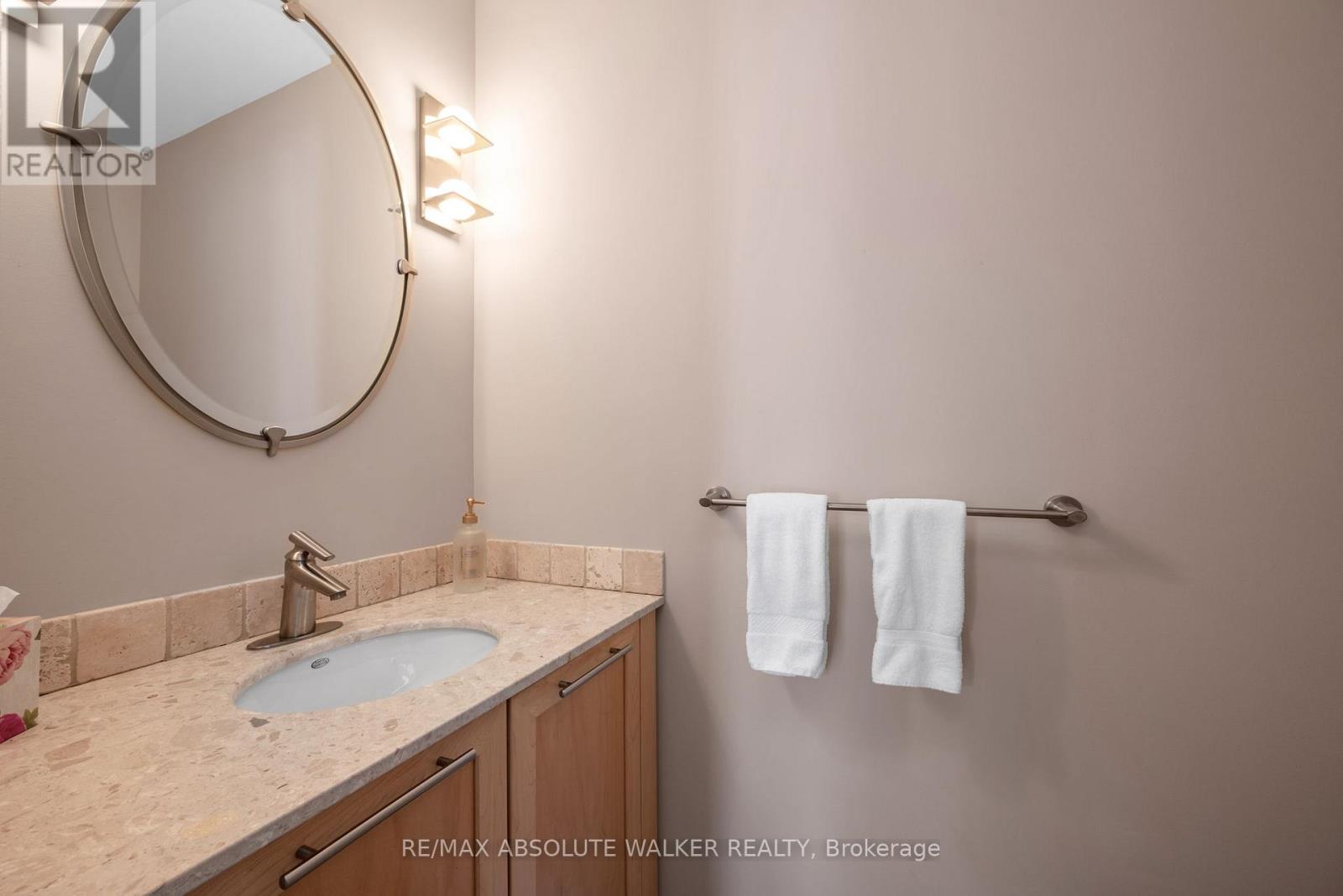 944 Raftsman Lane, Ottawa, Ontario  K1C 2V8 - Photo 23 - X12844318