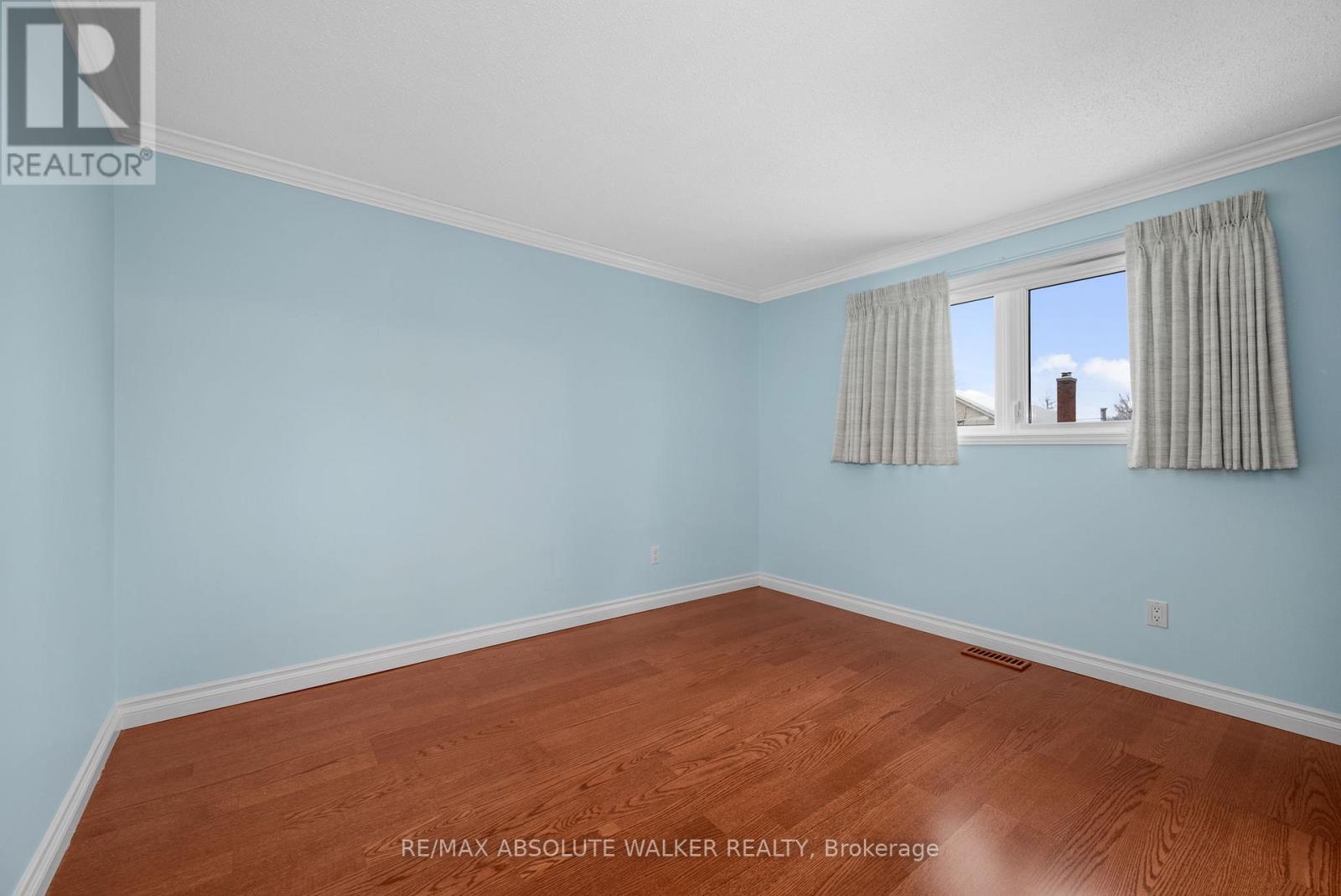 944 Raftsman Lane, Ottawa, Ontario  K1C 2V8 - Photo 32 - X12844318