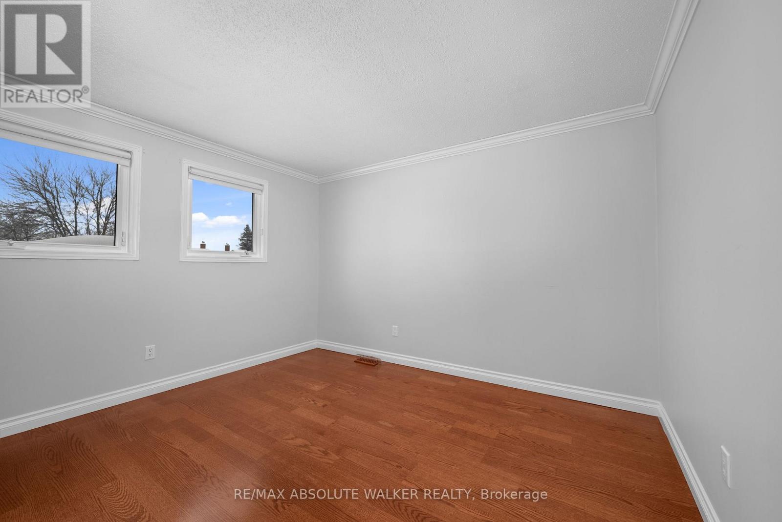 944 Raftsman Lane, Ottawa, Ontario  K1C 2V8 - Photo 35 - X12844318