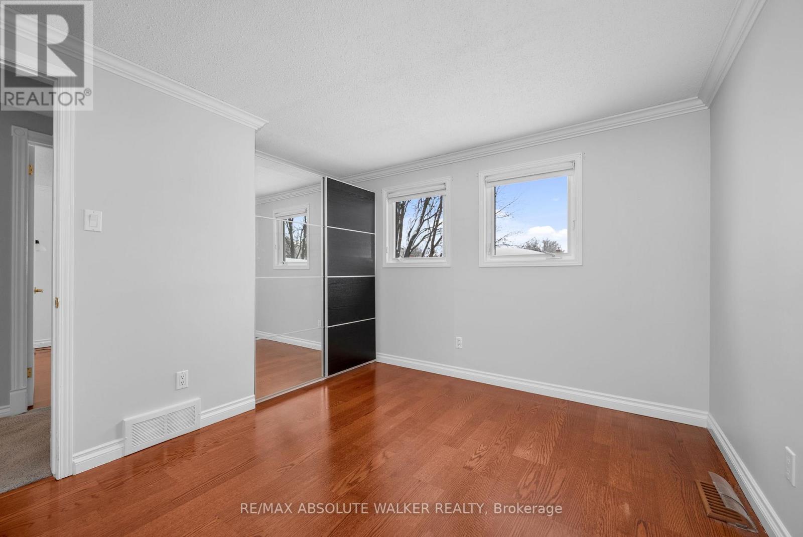 944 Raftsman Lane, Ottawa, Ontario  K1C 2V8 - Photo 36 - X12844318