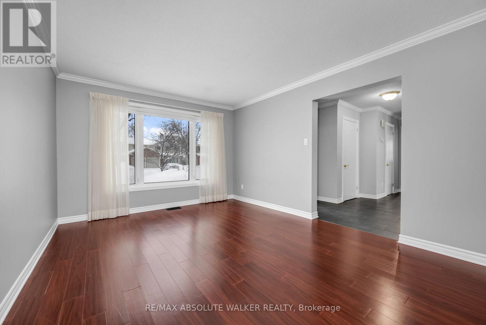 944 Raftsman Lane, Ottawa, Ontario  K1C 2V8 - Photo 5 - X12844318