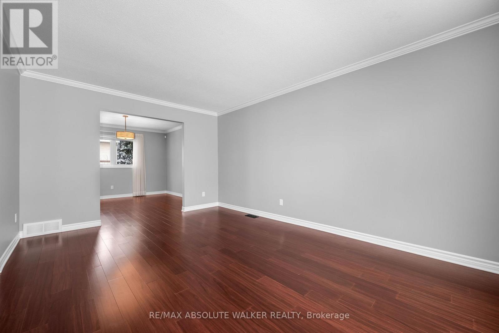 944 Raftsman Lane, Ottawa, Ontario  K1C 2V8 - Photo 6 - X12844318