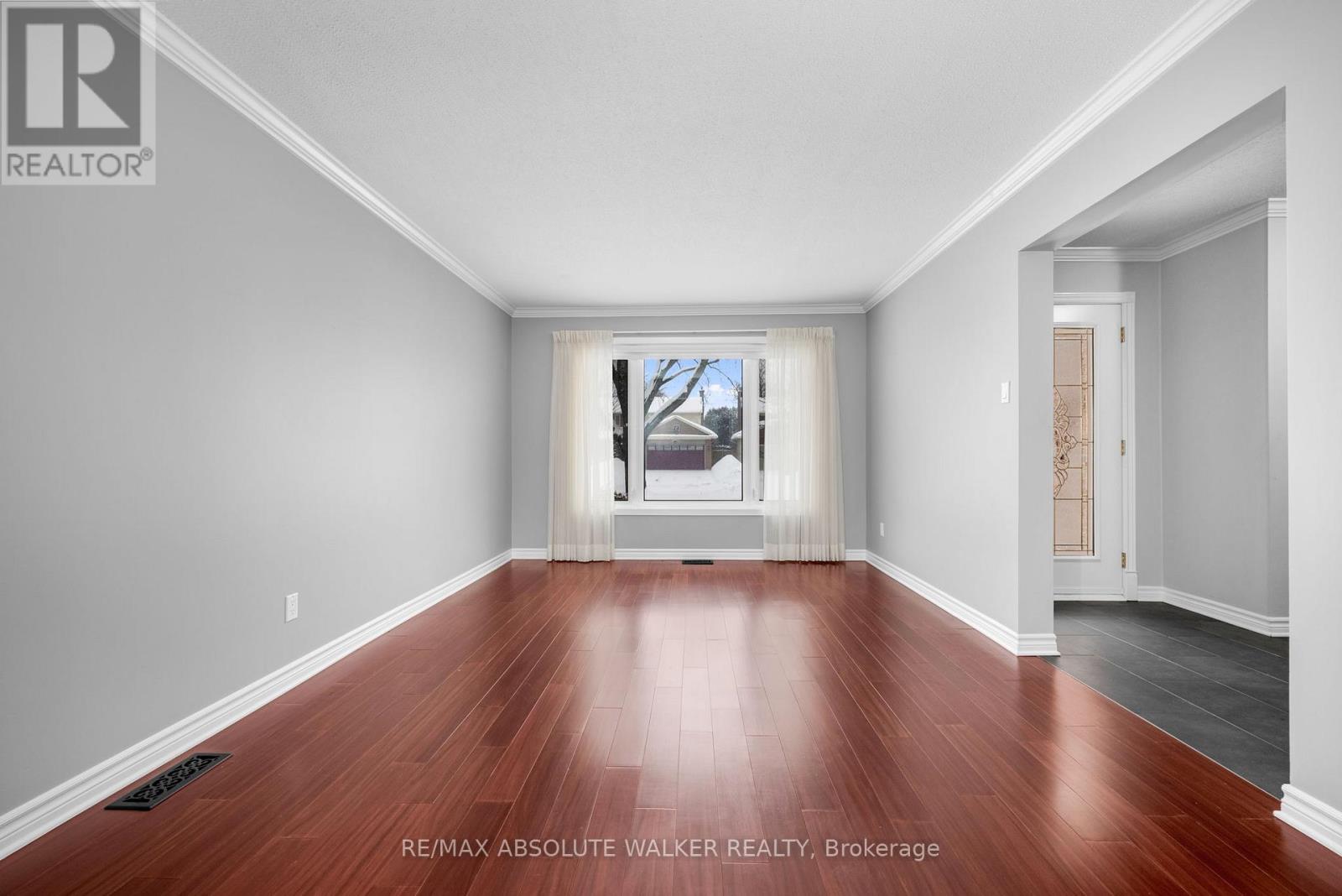 944 Raftsman Lane, Ottawa, Ontario  K1C 2V8 - Photo 7 - X12844318