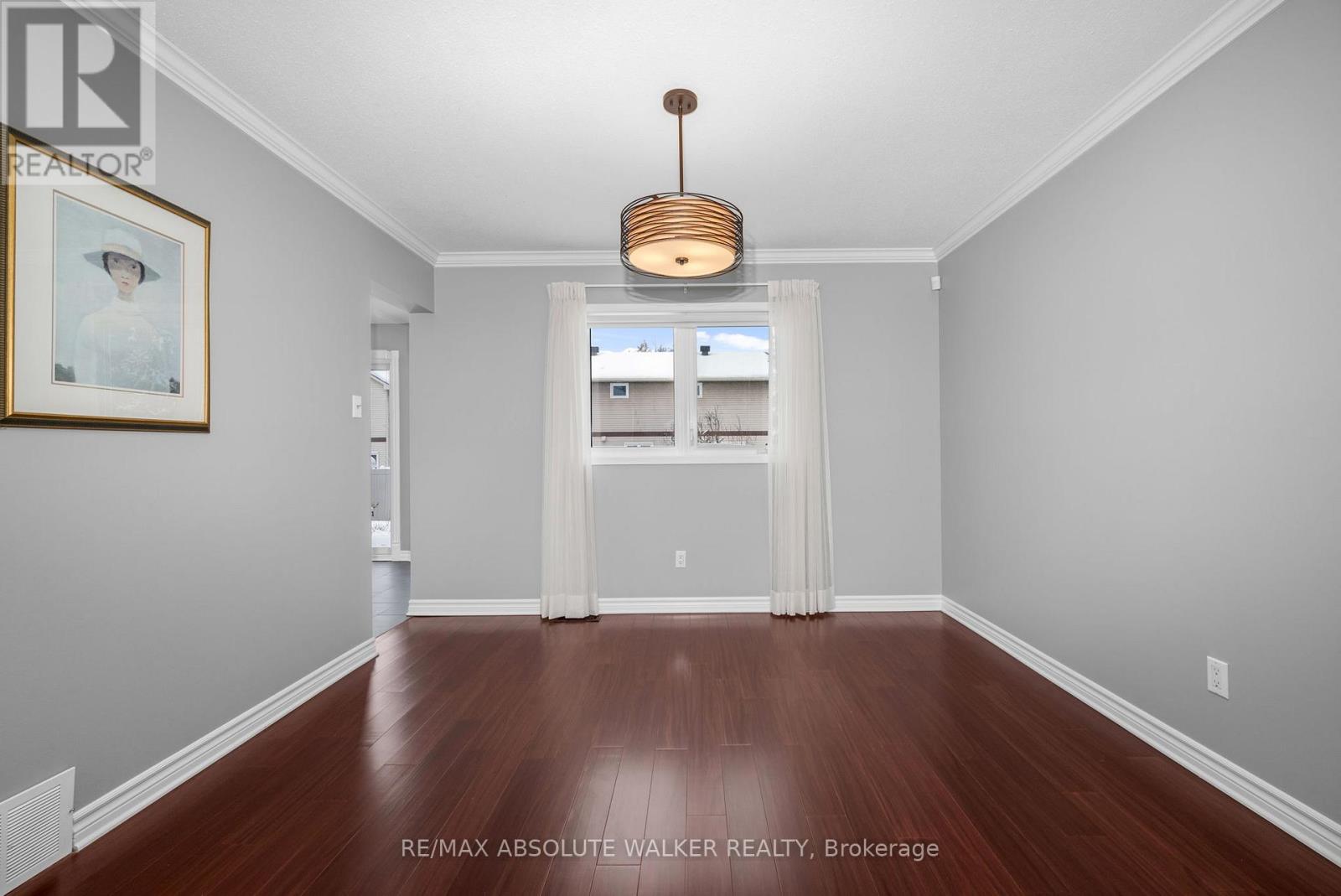 944 Raftsman Lane, Ottawa, Ontario  K1C 2V8 - Photo 9 - X12844318