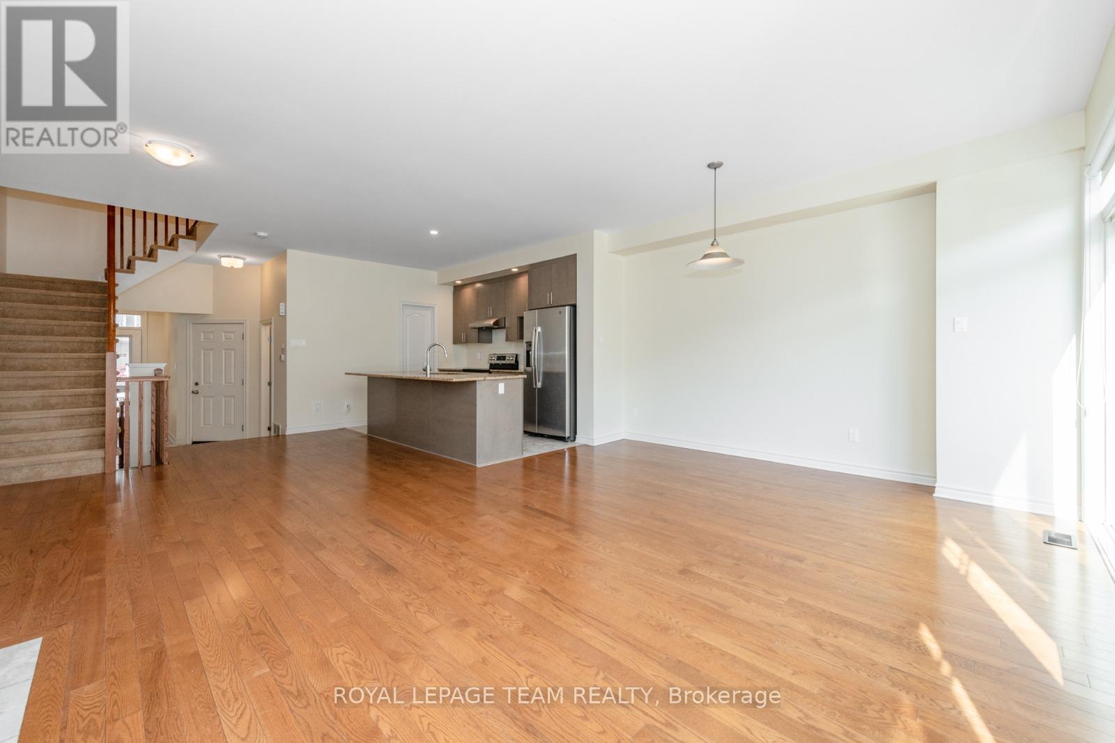 711 Sora Way, Ottawa, Ontario  K1T 0R3 - Photo 12 - X12844388