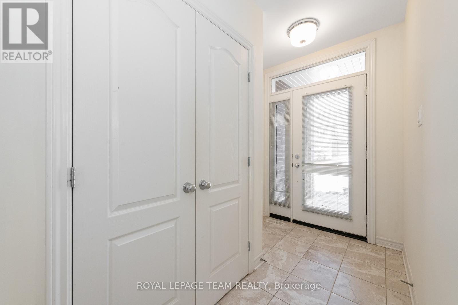 711 Sora Way, Ottawa, Ontario  K1T 0R3 - Photo 2 - X12844388