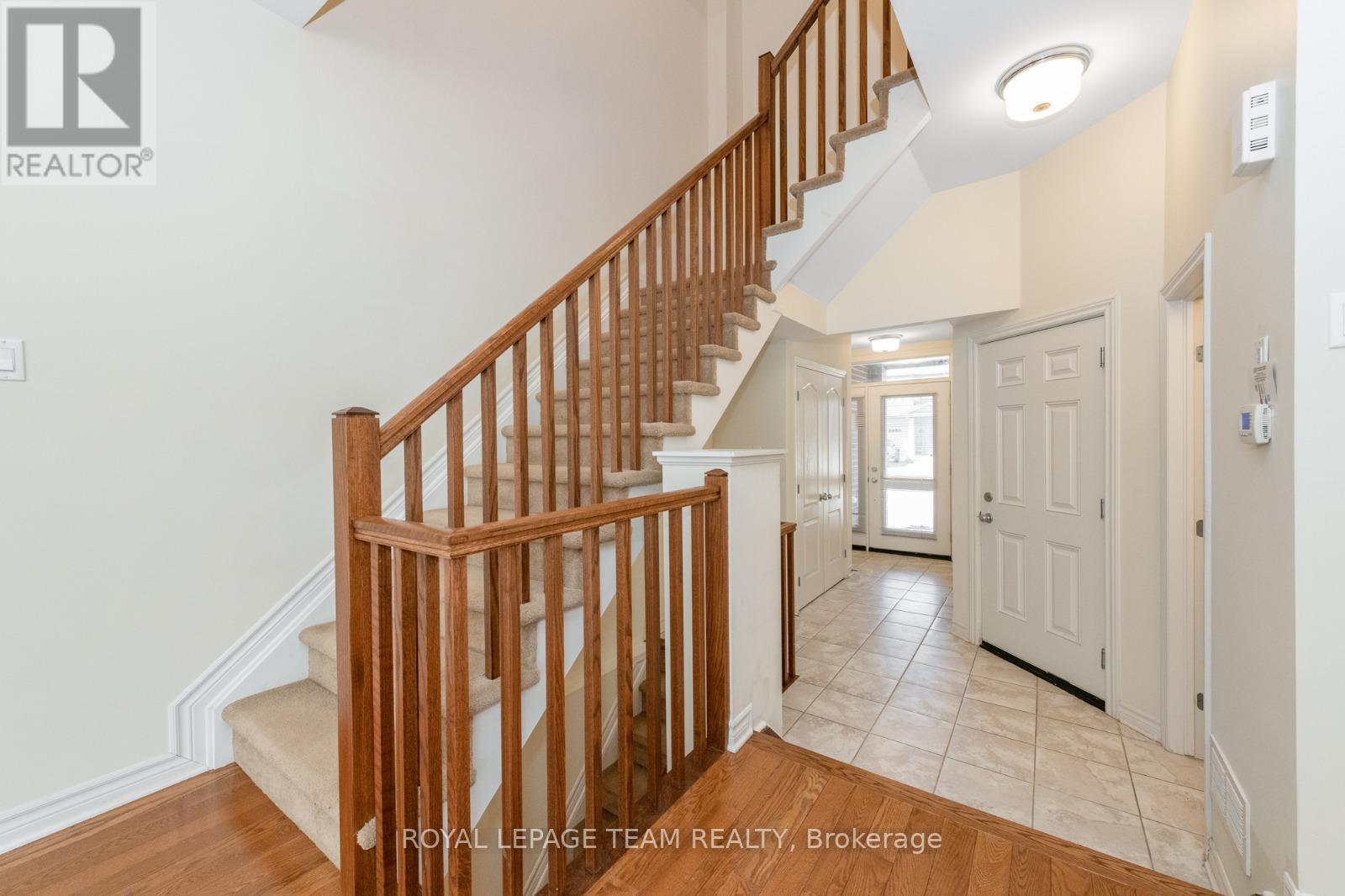 711 Sora Way, Ottawa, Ontario  K1T 0R3 - Photo 3 - X12844388