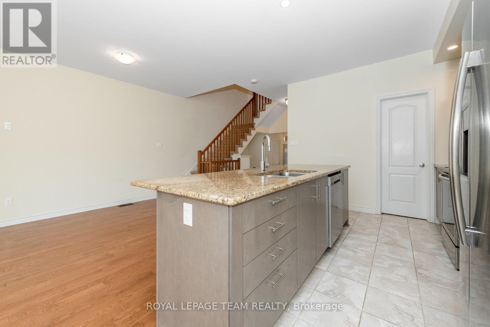 711 Sora Way, Ottawa, Ontario  K1T 0R3 - Photo 8 - X12844388