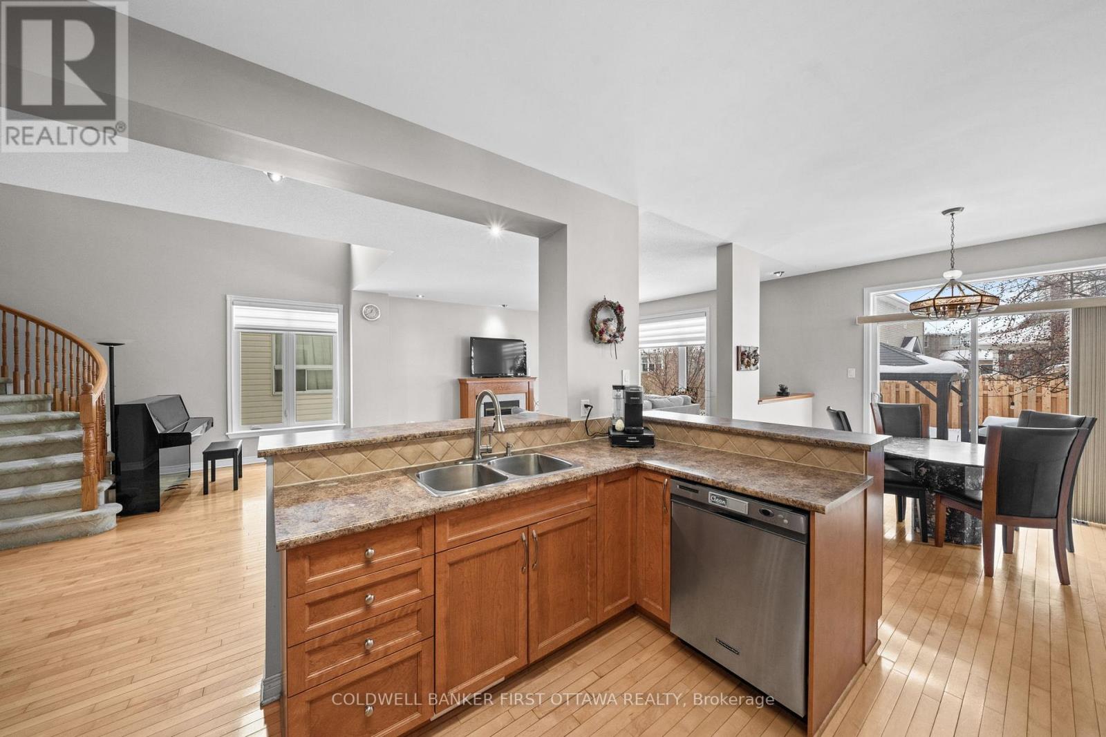 6a Rosetta Avenue, Ottawa, Ontario  K2G 6T5 - Photo 8 - X12844486