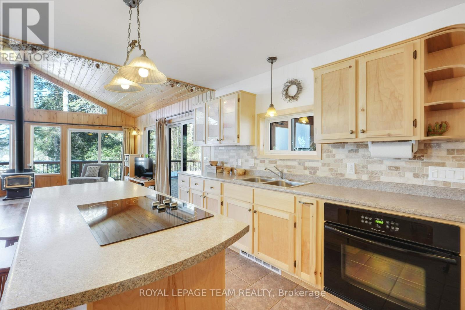 578b Elsie Lane, Greater Madawaska, Ontario  K0J 1H0 - Photo 11 - X12844504