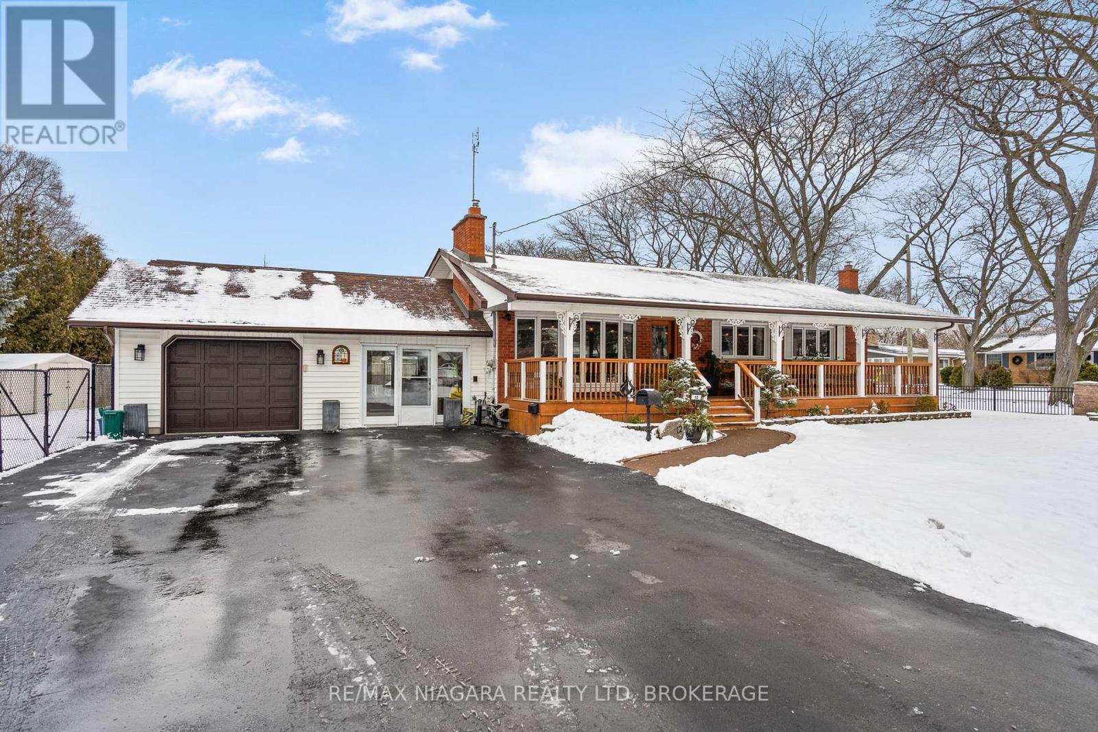 12 Aquadale Drive, St. Catharines (Lakeshore), Ontario  L2N 3R6 - Photo 2 - X12844332