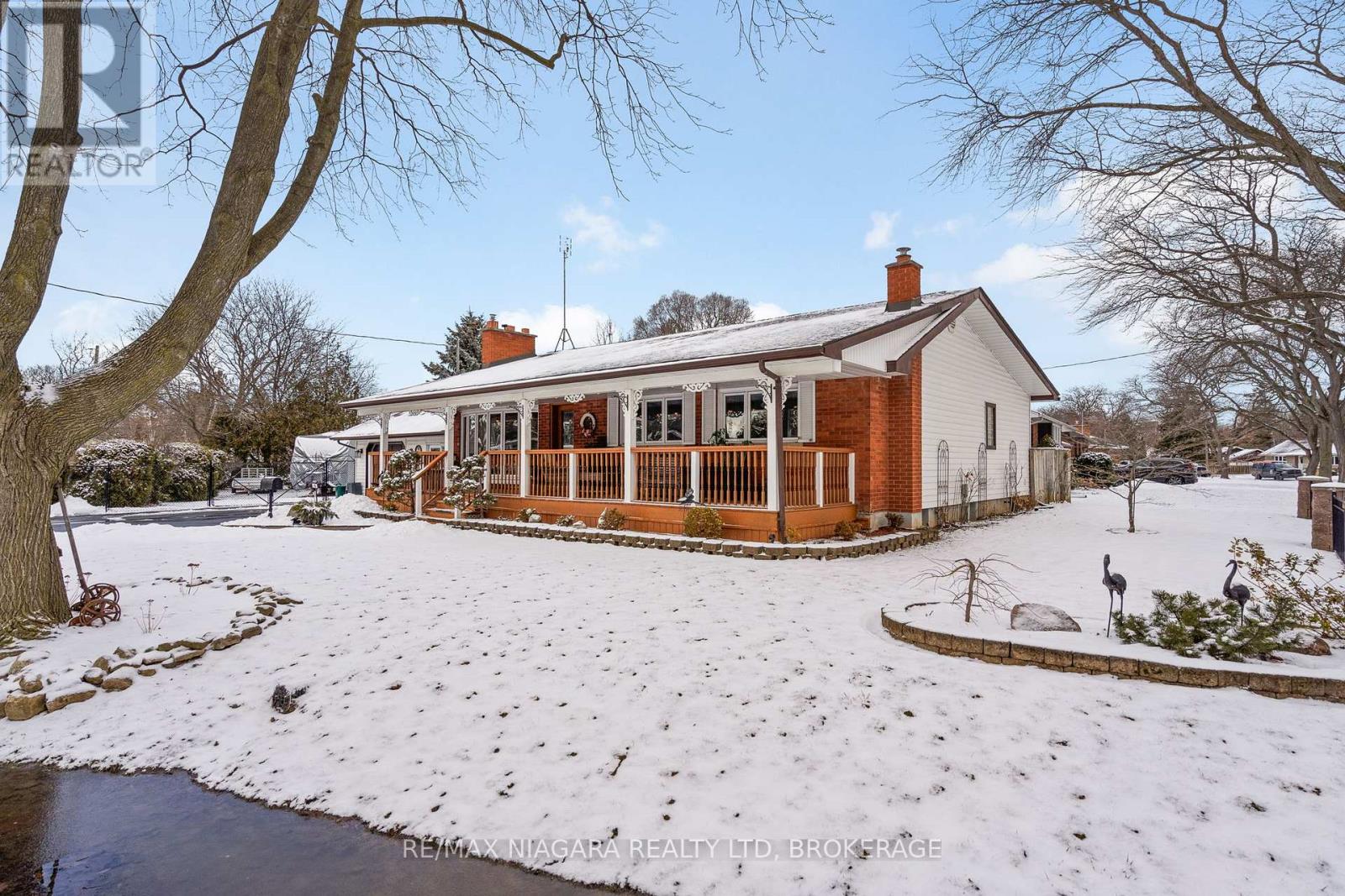 12 Aquadale Drive, St. Catharines (Lakeshore), Ontario  L2N 3R6 - Photo 3 - X12844332