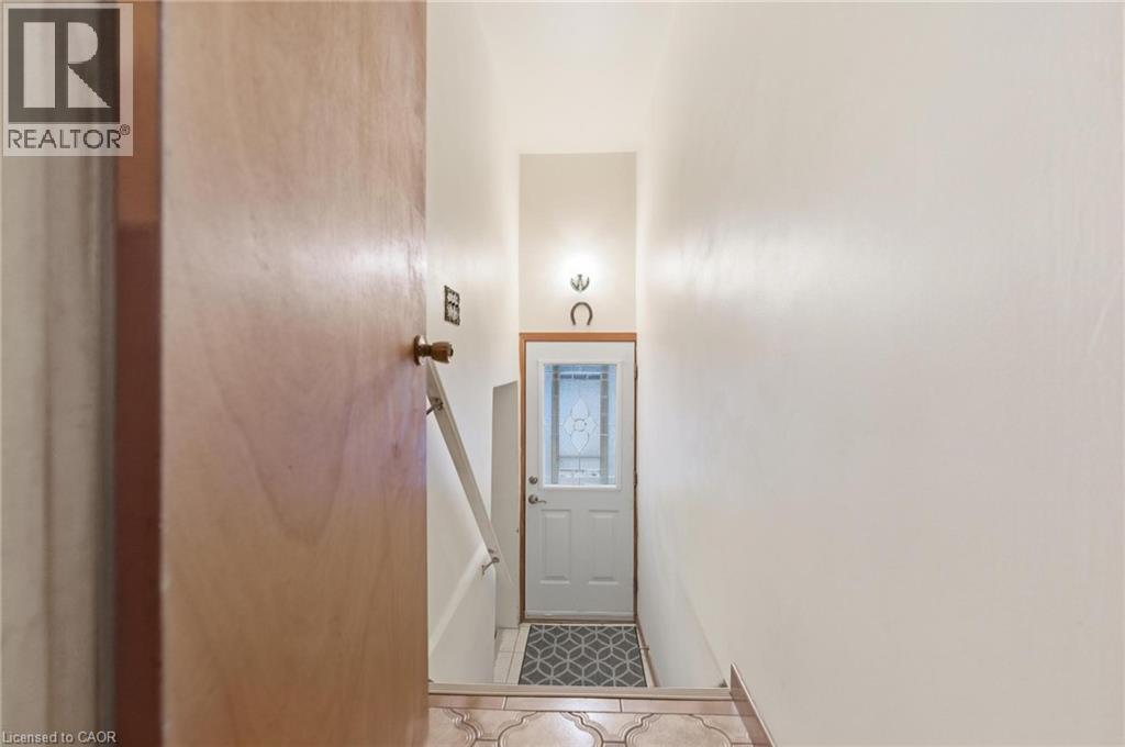 314 Hawkridge Avenue, Hamilton, Ontario  L9C 3L2 - Photo 16 - 40809494